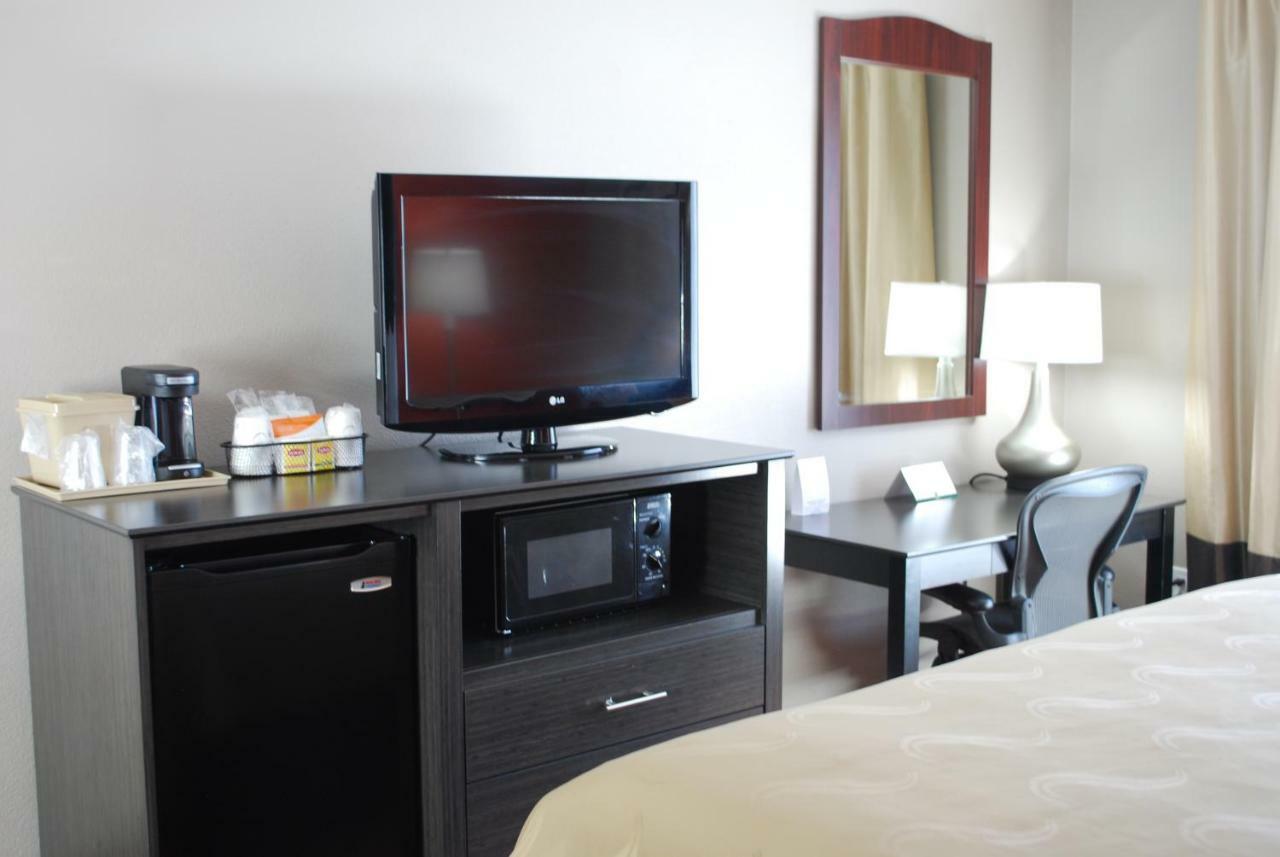 Quality Inn & Suites Fresno Northwest Extérieur photo